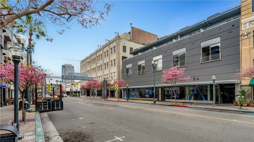 433 Pine Avenue 100