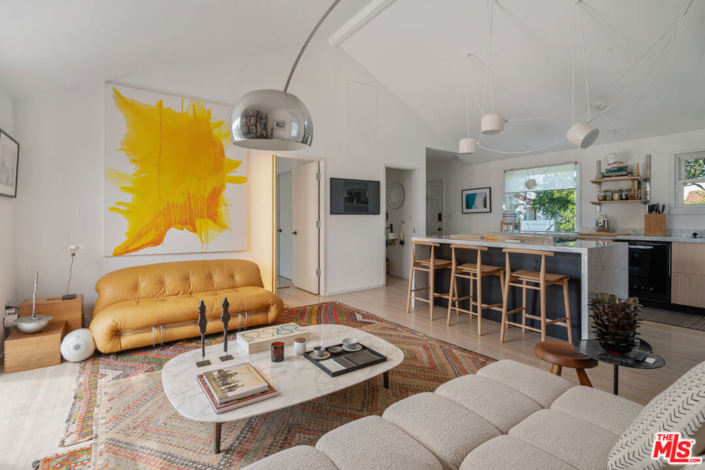 814 Angelus Place