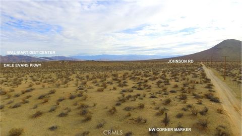 Photo of 47229227 Harris Lane, Apple Valley, CA 92307 (MLS # HD25269577)