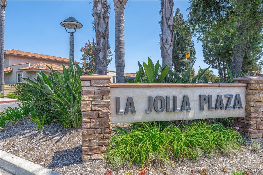 13875 La Jolla Plaza