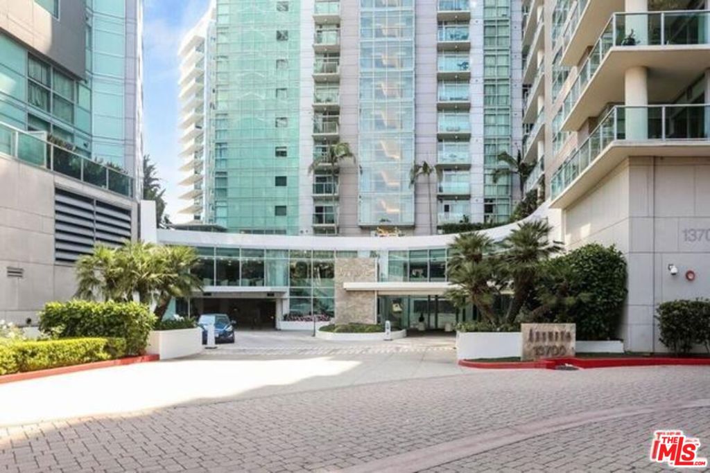 13700 Marina Pointe Drive