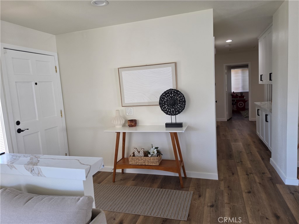 183 E Belmont