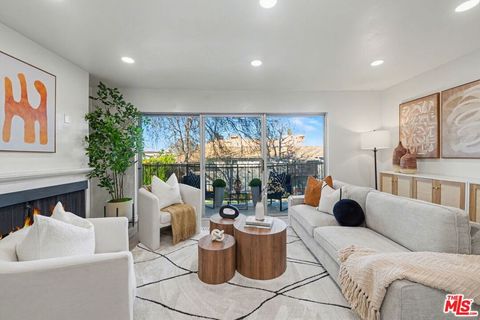 Photo of 14850 Hesby Street #203, Sherman Oaks, CA 91403 (MLS # 26653279)