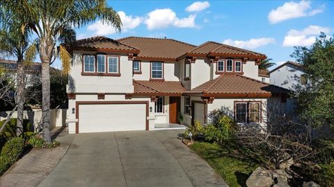 Photo of 16 Wimbledon Circle, Salinas, CA 93906 (MLS # ML82023869)