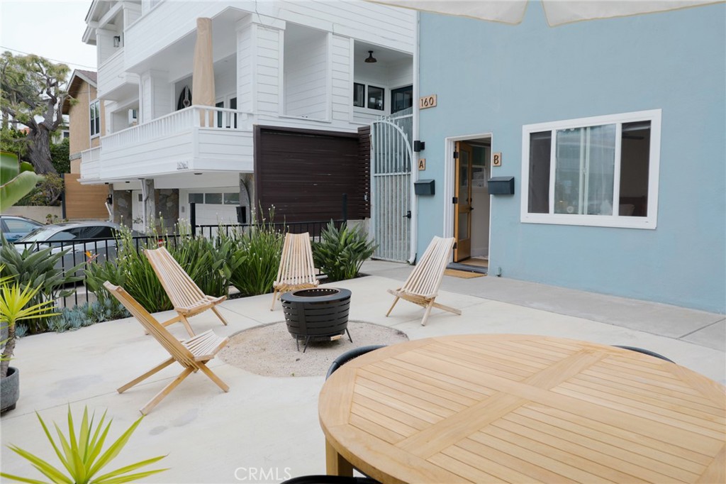 160 Avenida Florencia B