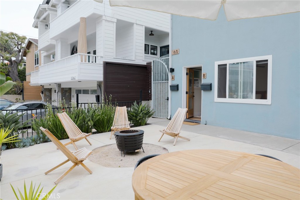 160 Avenida Florencia B