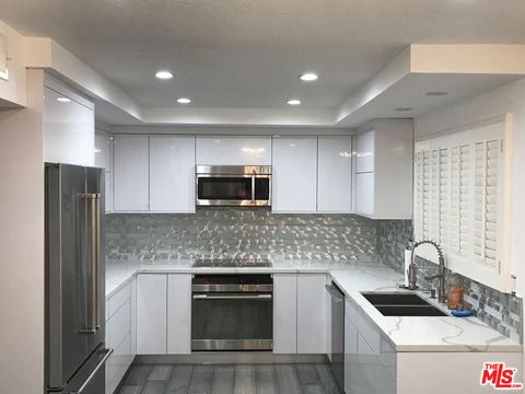 Photo of 18210 Oxnard Street #141, Tarzana, CA 91356 (MLS # 26651933)