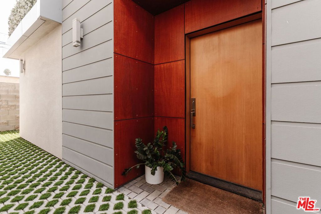 1434 1/2 S Sycamore Avenue, Los Angeles CA 90019