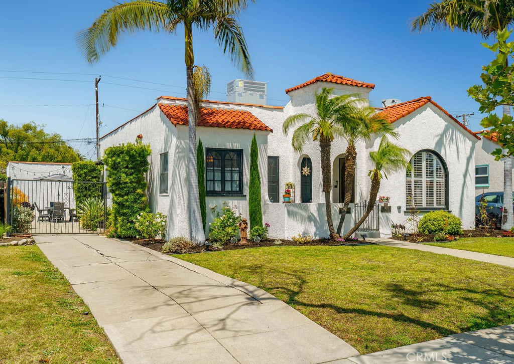 3475 Cerritos Avenue