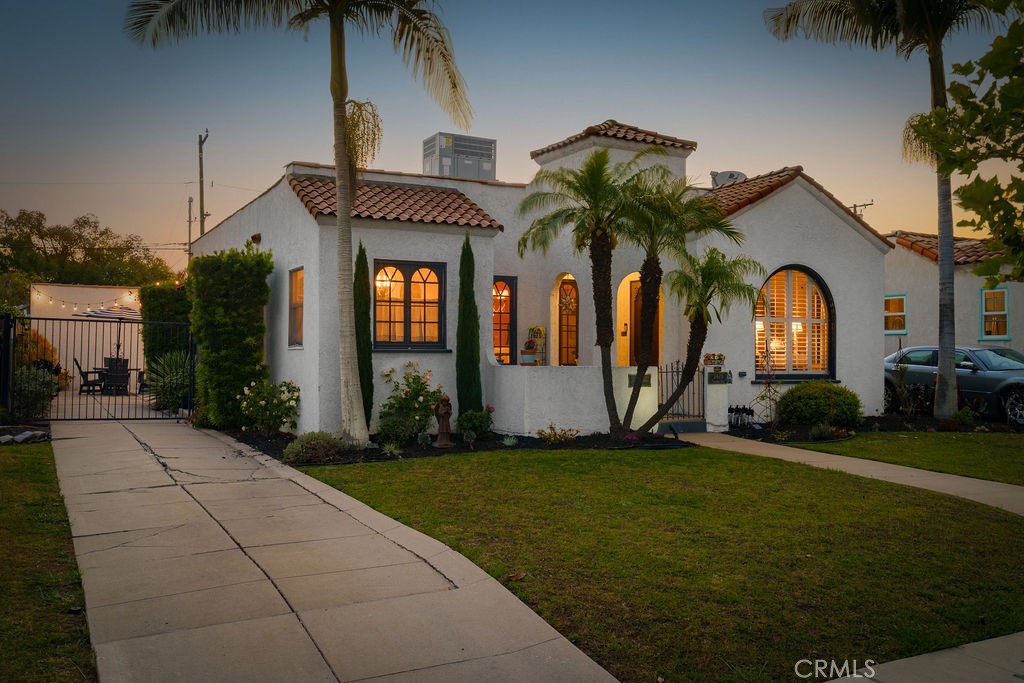 3475 Cerritos Avenue