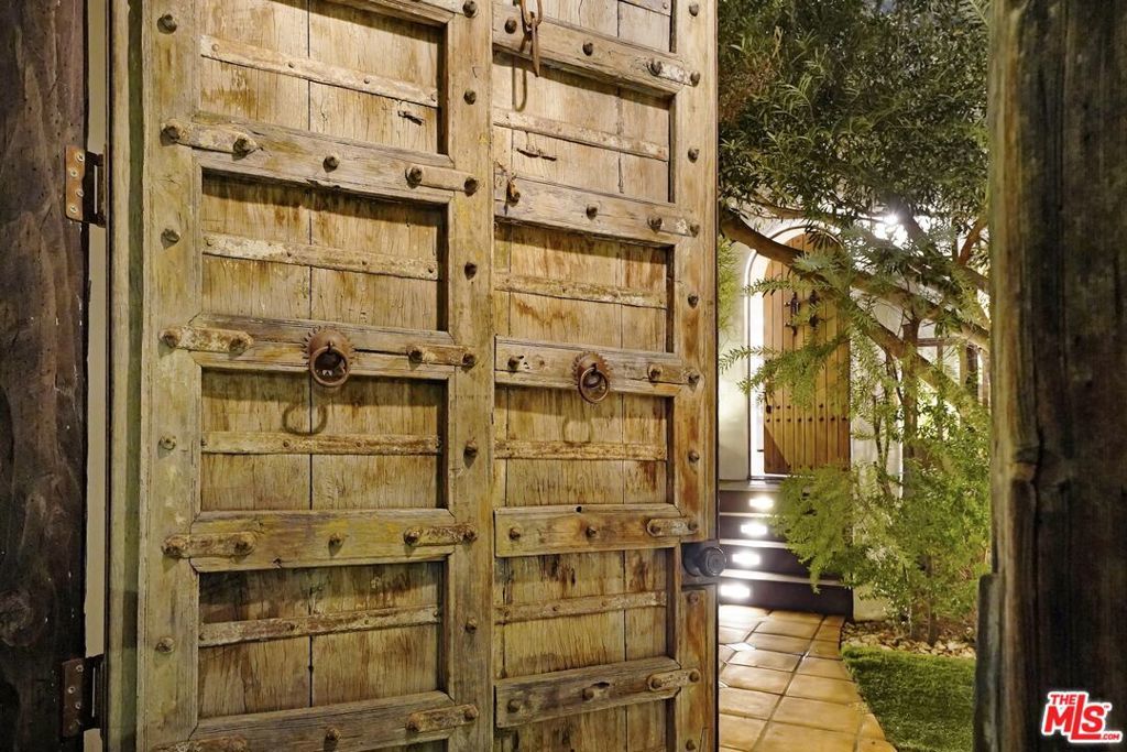 Photo of 903 N Vista Street, Los Angeles, CA 90046 (MLS # 25608221)