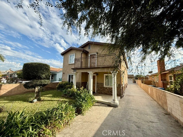 Main image without alt text