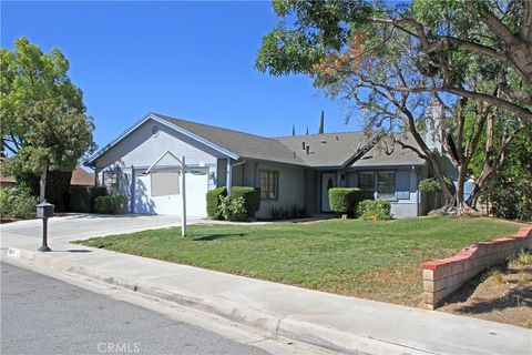 Photo of 28015 Tupelo Ridge Drive, Valencia, CA 91354 (MLS # SR25121645)