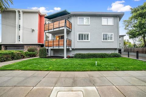 Photo of 88 Claremont Avenue #8, Redwood City, CA 94062 (MLS # ML82045361)