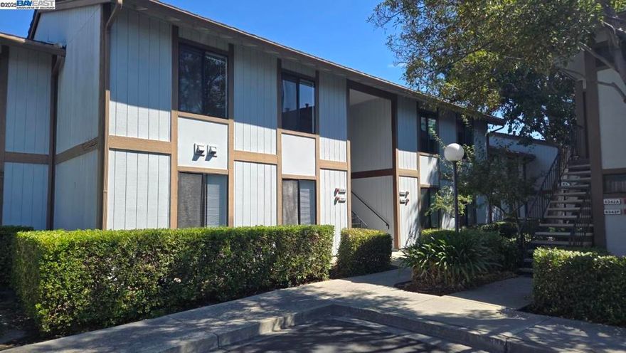 Walk to New Park Mall.  This beautiful 2 bedroom and 1 bath second floor condominium has just been updated with new paint and new carpets.  It has a washer/dryer in the unit, a large living room with fireplace, a huge balcony and large windows to let the light in.  The complex includes a community pool and you get 2 assigned parking places, one covered.   This home is in a great location as it is very close to good schools, shopping and has quick access to HW880 and HW84 for the commuter.   Sorry but NO PETS.