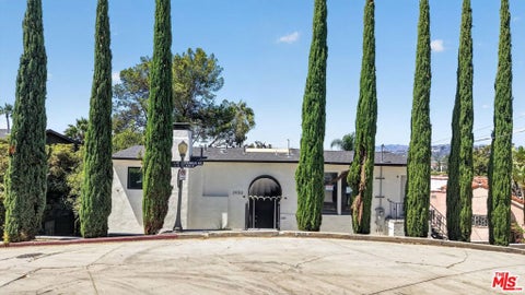 Photo of 3950 Franklin Avenue, Los Angeles, CA 90027 (MLS # 26940923)