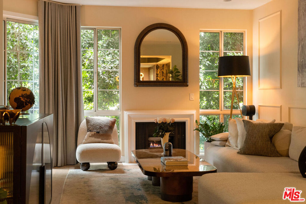 585 N Rossmore Avenue 407