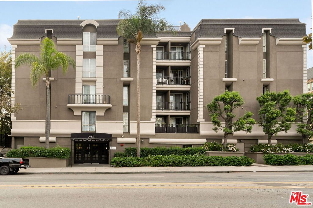Photo of 585 N Rossmore Avenue #407, Los Angeles, CA 90004 (MLS # 25599607)