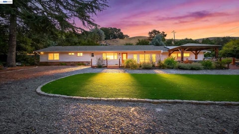 Photo of 9338 Crow Canyon Rd, Castro Valley, CA 94552 (MLS # 41147221)