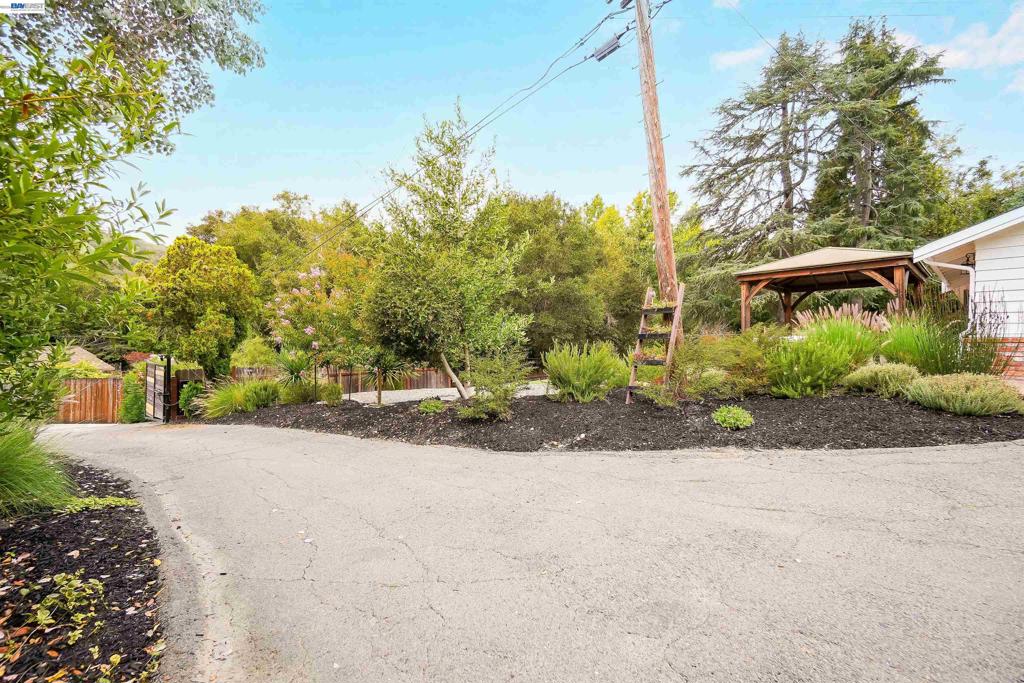 9338 Crow Canyon Rd