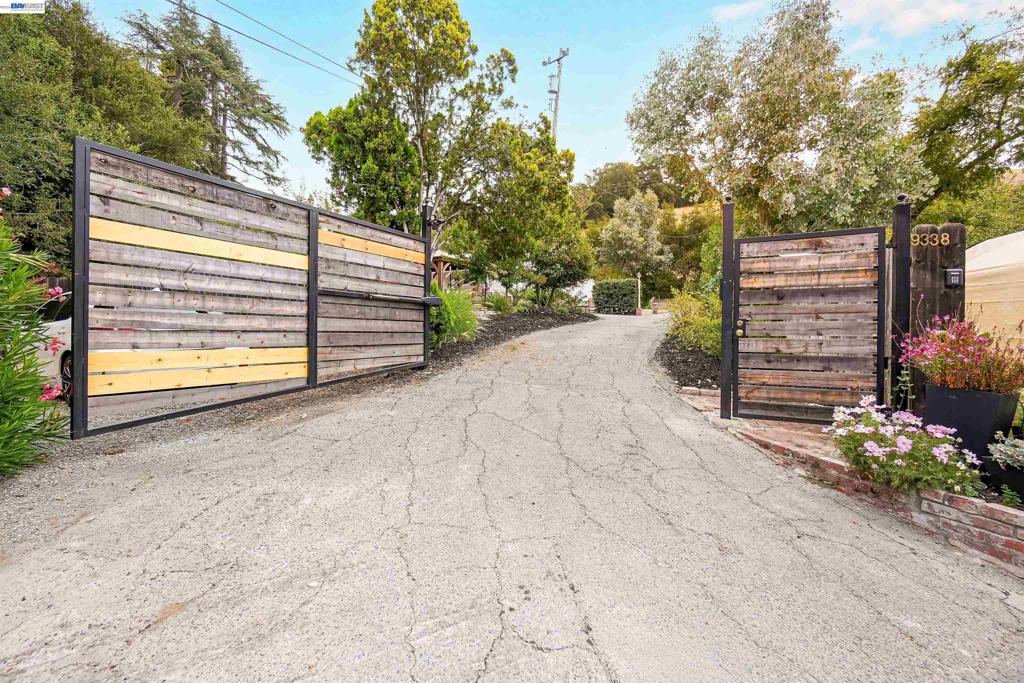 9338 Crow Canyon Rd