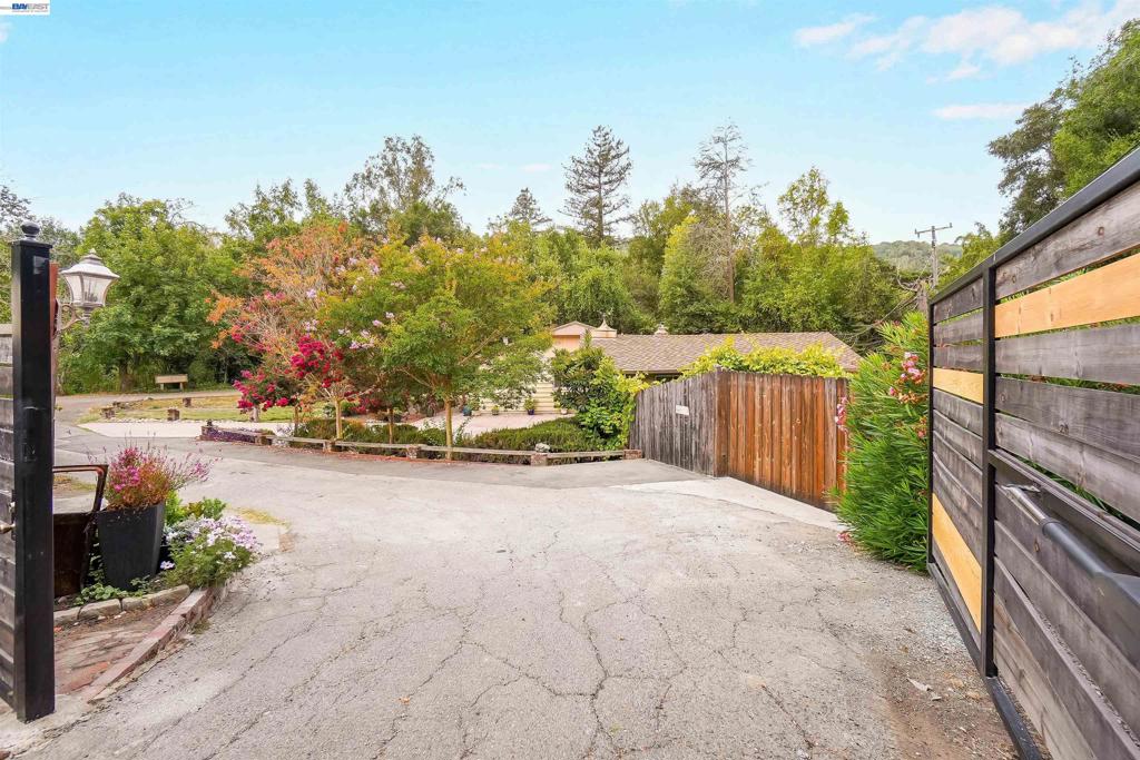 9338 Crow Canyon Rd