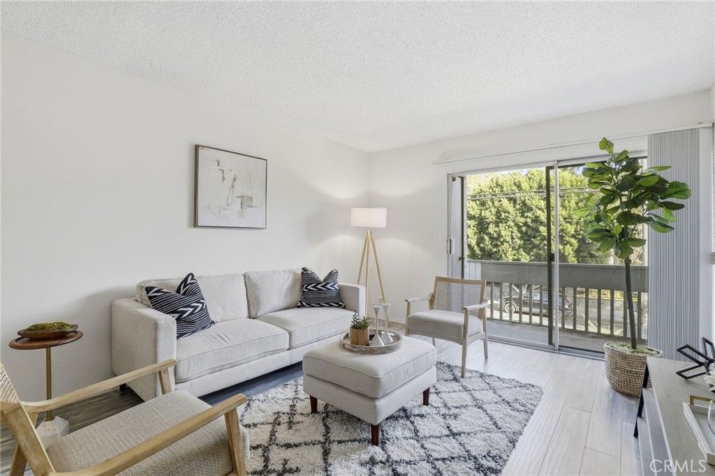 Photo of 18620 Hatteras St #276, Tarzana, CA 91356 (MLS # SR26074876)