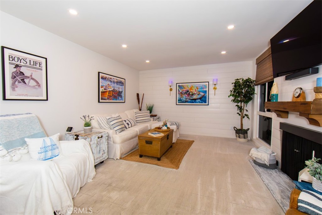 28121 Highridge 305