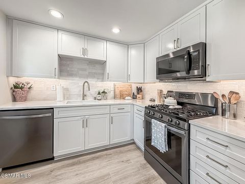 Tiny photo for 293 Green Moor Place, Thousand Oaks, CA 91361 (MLS # 226000964)