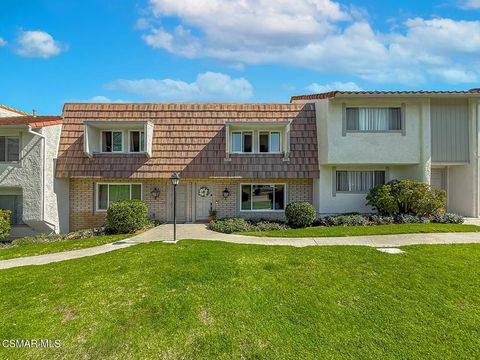 Photo of 293 Green Moor Place, Thousand Oaks, CA 91361 (MLS # 226000964)