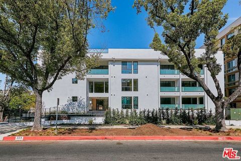 Photo of 328 N Maple Drive #304, Beverly Hills, CA 90210 (MLS # 26829727)