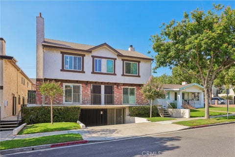 Photo of 569 E Tujunga Avenue #B, Burbank, CA 91501 (MLS # PF26209405)