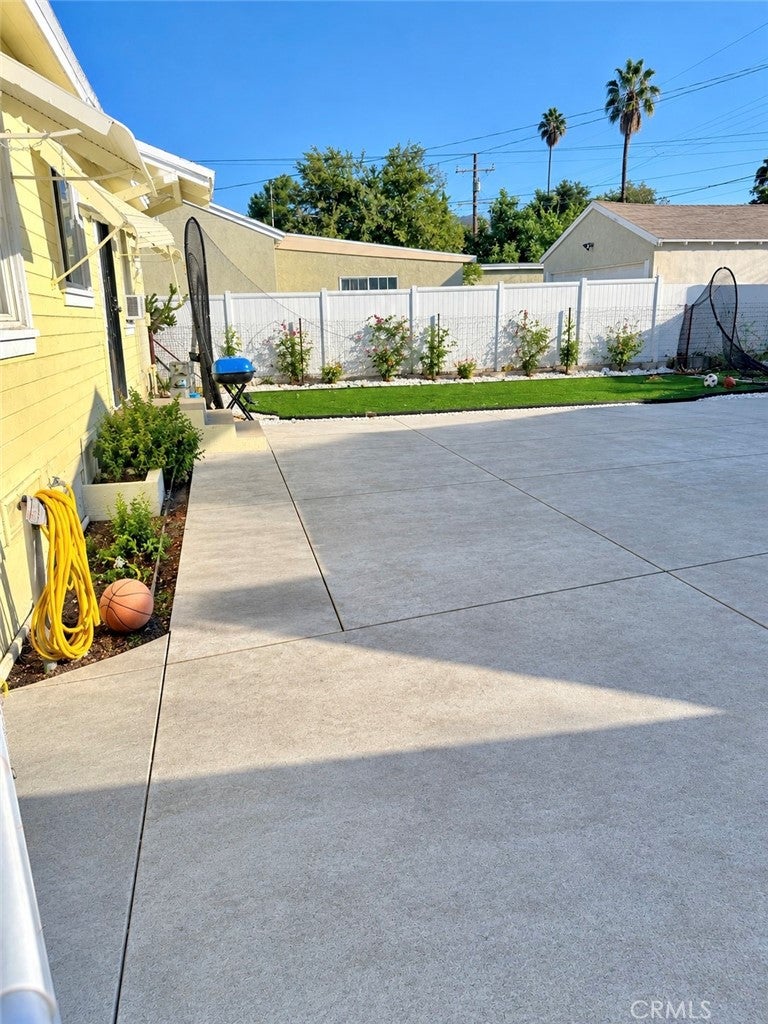 2315 N Lugo
