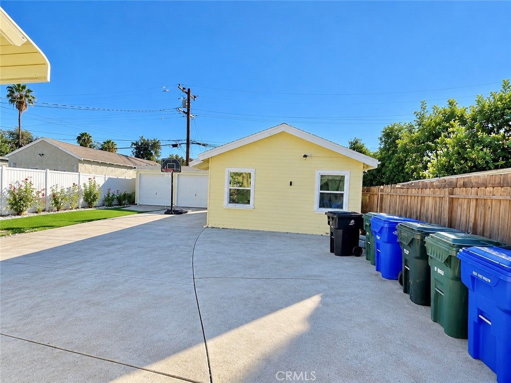 2315 N Lugo