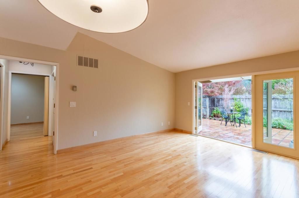listing image 130725867492096578449