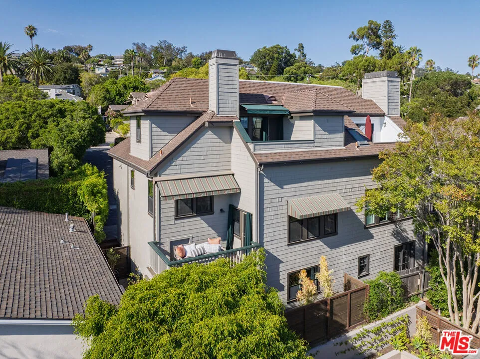 Santa Barbara, California 93101, United States, 2 Bedrooms Bedrooms, ,3 BathroomsBathrooms,Residential,Active,205910