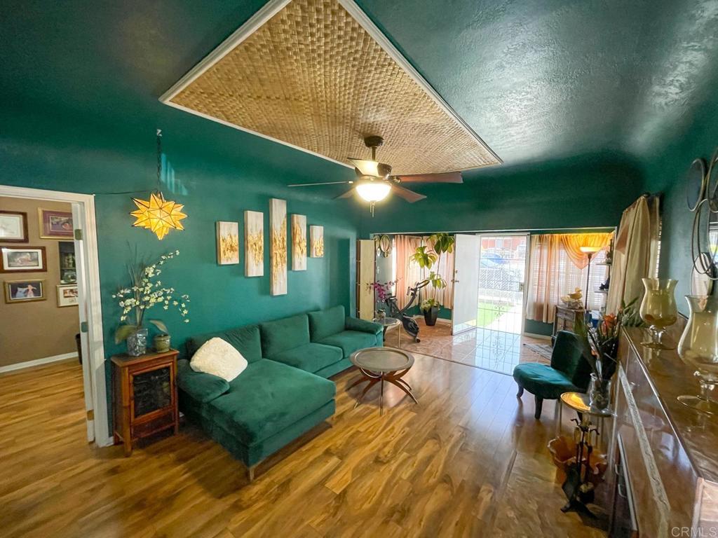 212 E 4th Street