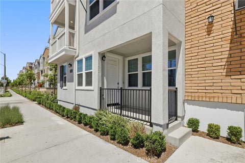 Photo of 175 W La Palma Avenue #6, Anaheim, CA 92801 (MLS # OC26134129)