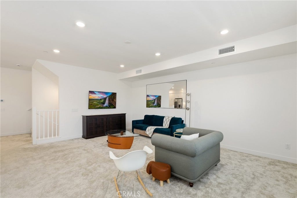 175 W La Palma Avenue 6