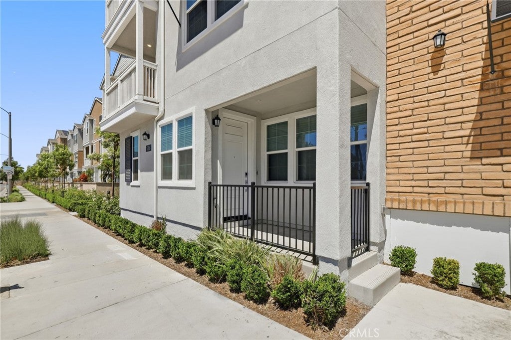 175 W La Palma Avenue