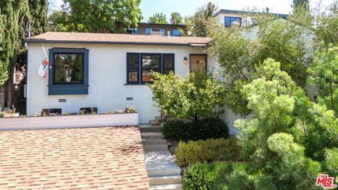 Photo of 2446 Cheremoya Avenue, Los Angeles, CA 90068 (MLS # 25596921)
