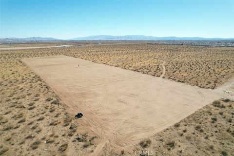 Photo of 7 Jonathan St, Adelanto, CA 92301 (MLS # CV26017521)