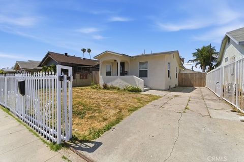 Photo of 1221 W 73rd Street, Los Angeles, CA 90044 (MLS # OC26111983)