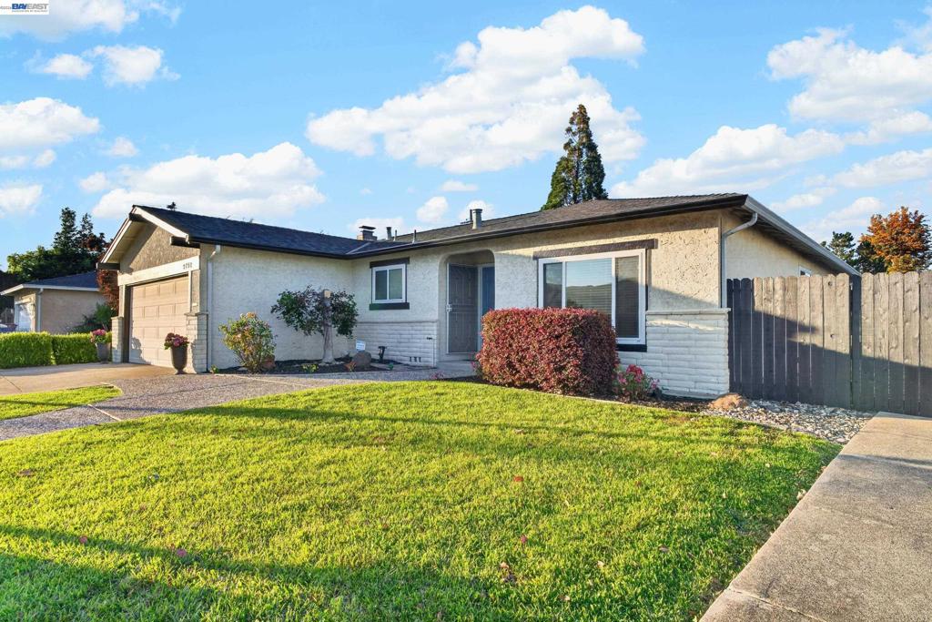 9792 Broadmoor Dr