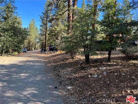 Photo of 0 Kern Avenue, Sugarloaf, CA 92386 (MLS # 25621451)