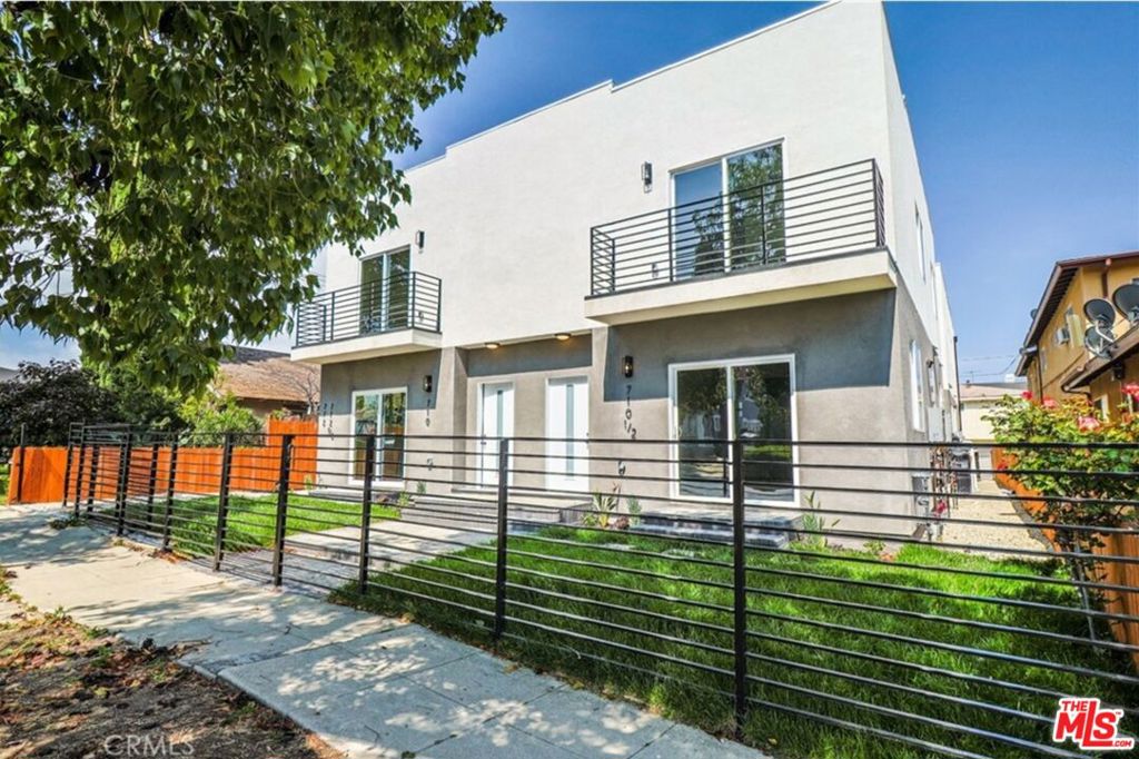 Built in 2023!!! Enjoy a luxury fourplex in Downtown San Pedro (minutes from the water). Each unit has refrigerator, stove/oven, dishwasher, washer/dryer in unit and two parking spaces for the tenant. This unit has four bedrooms and Three baths. It is situated near downtown San Pedro, minutes from the San Pedro waterfront and countless hotspots in the area, including Cabrillo Beach, White Point Beach, 22nd St Park ( 18 acre waterfront park), and much more. Come take a look before it's gone!
