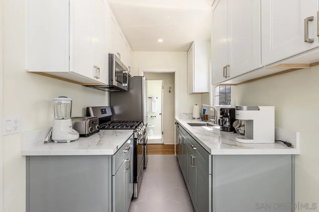 La Jolla, California 92037, United States, 4 Bedrooms Bedrooms, ,3 BathroomsBathrooms,Residential,Active,154783