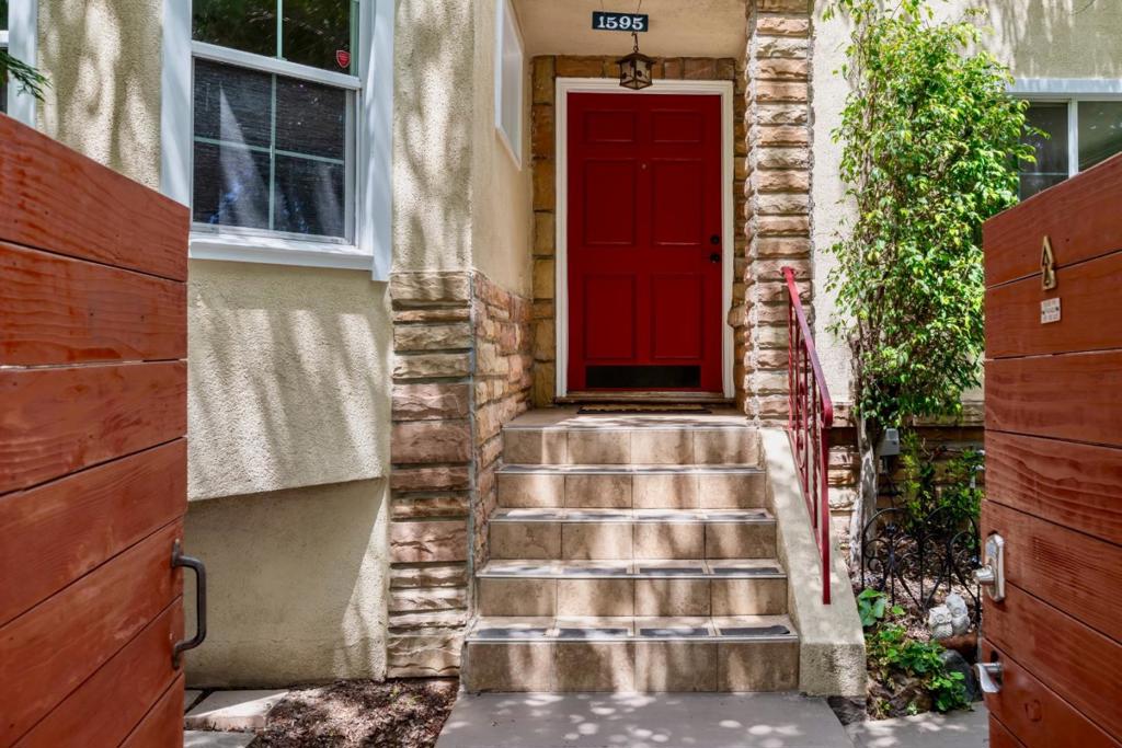 1595 Dwight Way