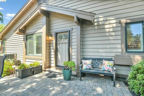 Photo of 215 Charter Oak Circle Cir, Walnut Creek, CA 94597 (MLS # 41133094)