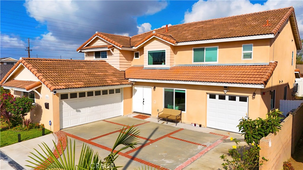 8715 El Lago